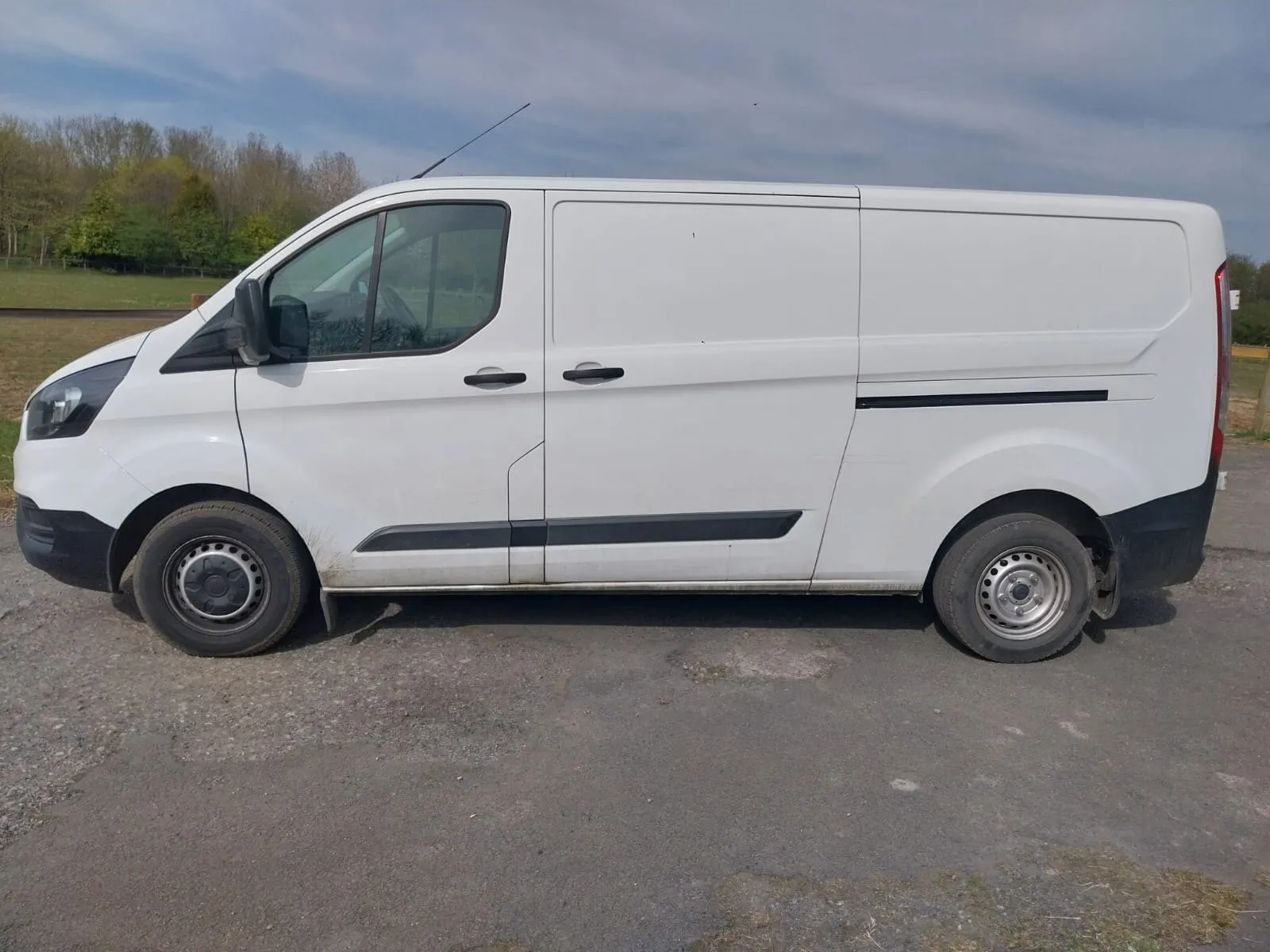 2021 Ford Transit Custom — photo 2 of 4