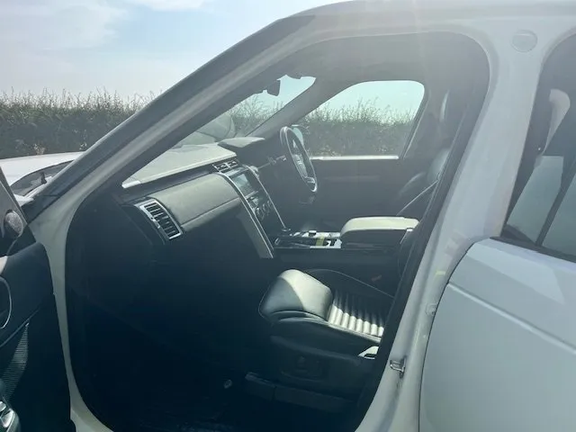 2020 Land Rover Discovery Commercial HSE — photo 3 of 4
